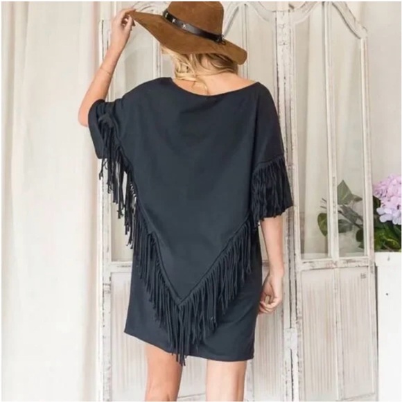 BUCKETLIST Tops - BUCKETLIST Black Tunic Top
